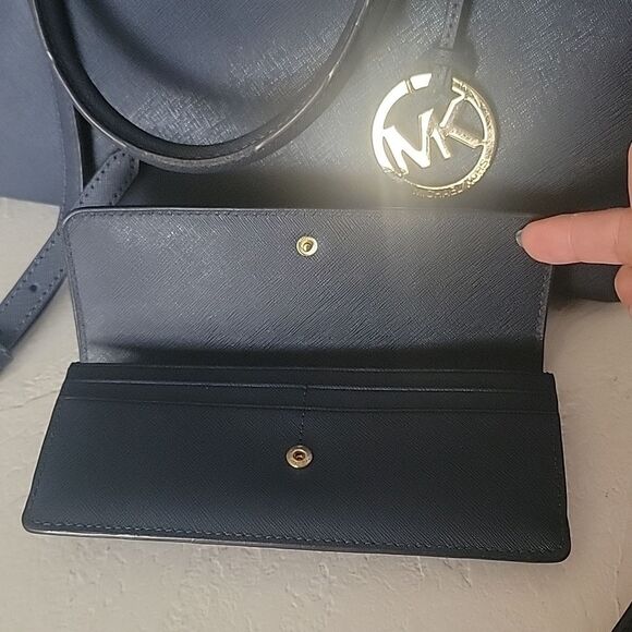Michael Kors bag and matching wallet - Picture 8 of 13